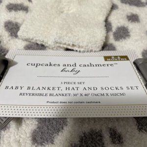 NWT Cupcakes and Cashmere Blanket Hat and Sock Set 0-6 Months Gift Winte…